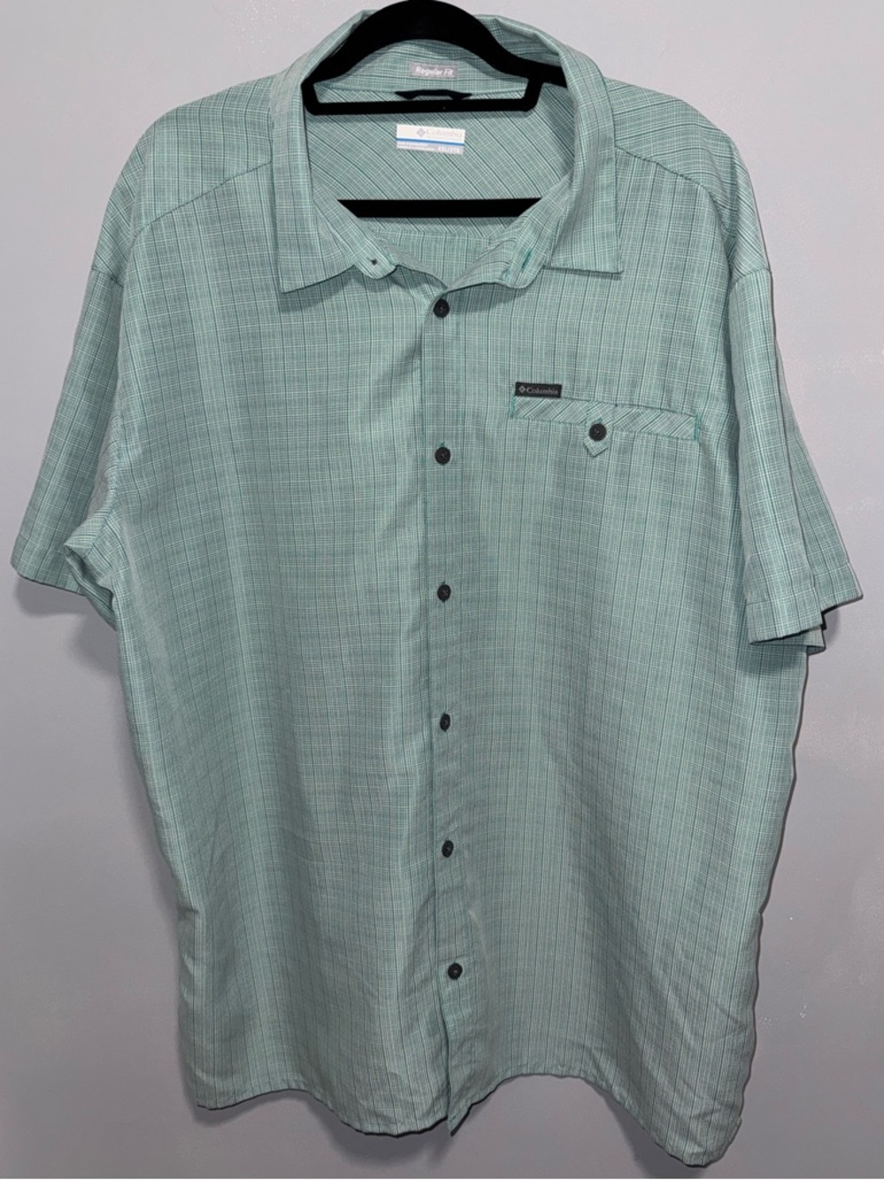 Columbia- Men’s light green checkered button-down shirt. Regular fit, size XXL